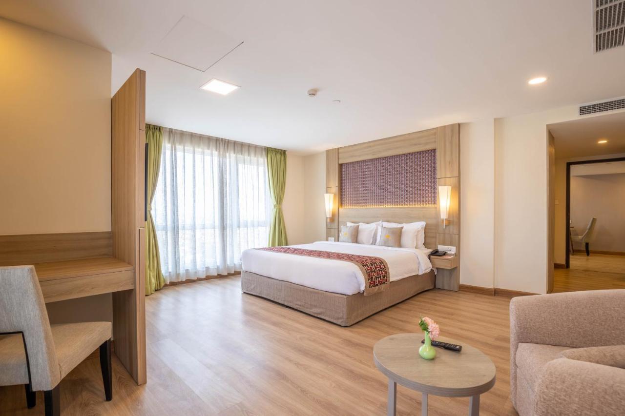 Hotel Crowne Imperial Kathmandu Bagian luar foto