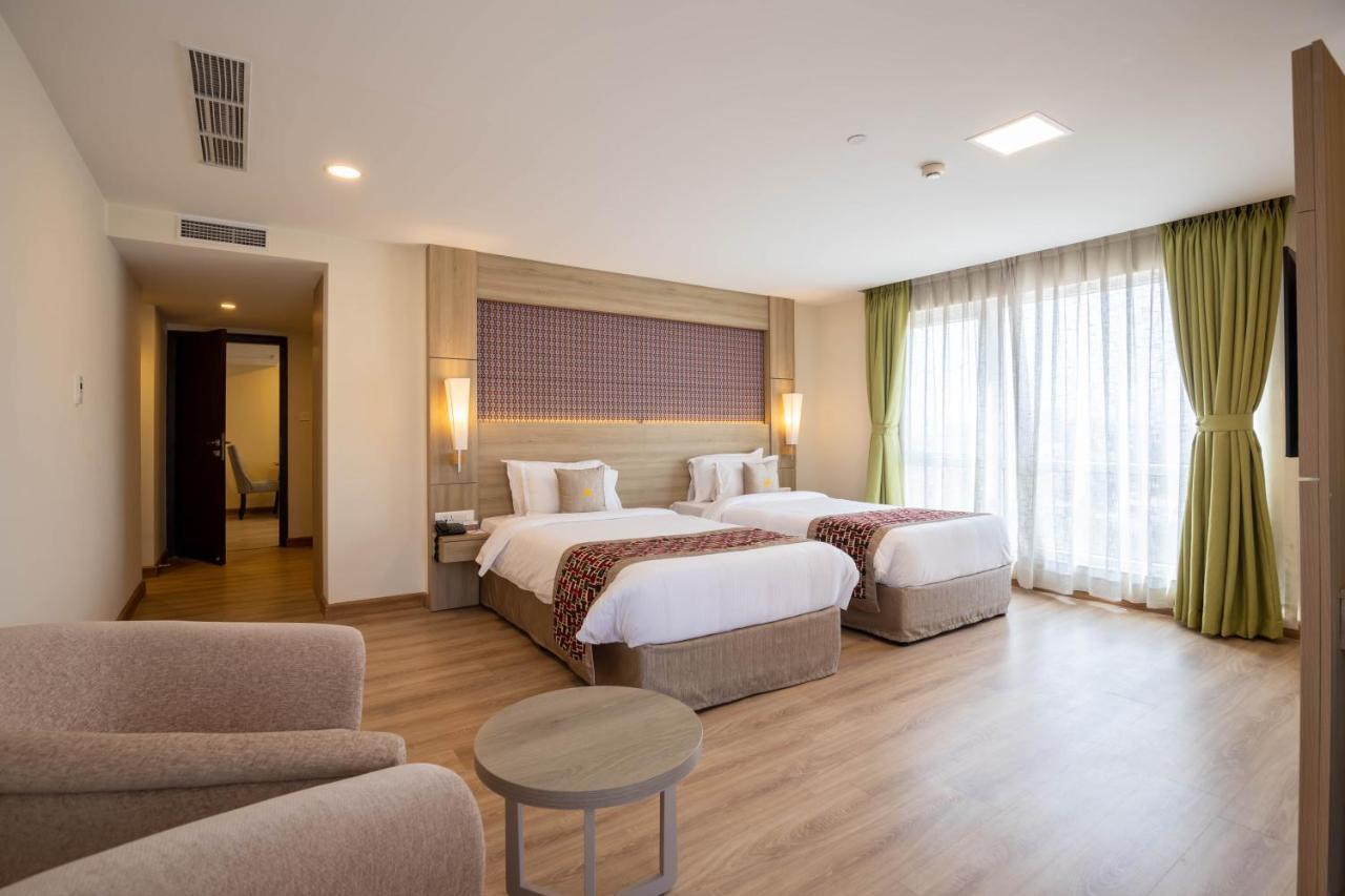 Hotel Crowne Imperial Kathmandu Bagian luar foto