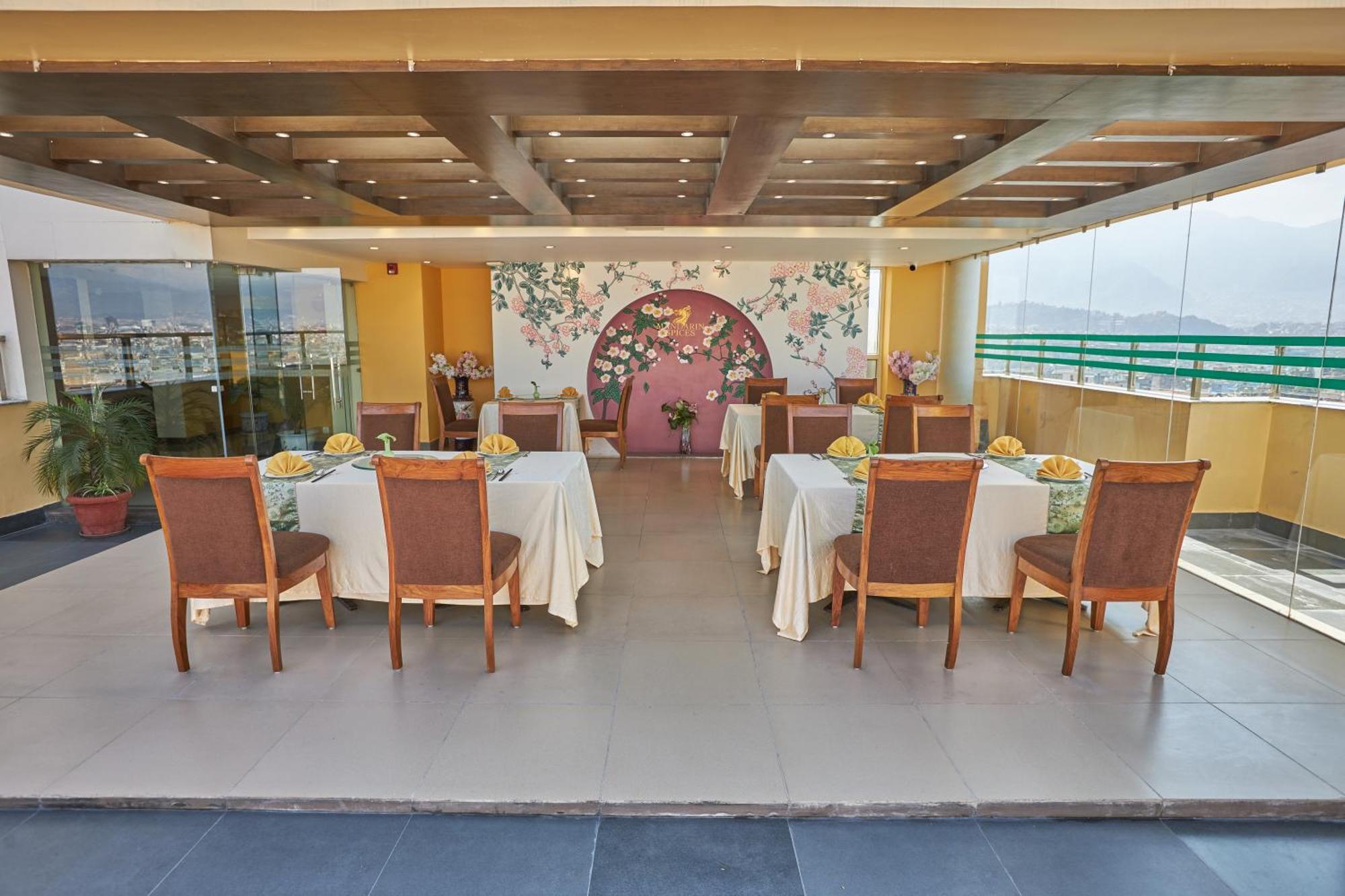 Hotel Crowne Imperial Kathmandu Bagian luar foto