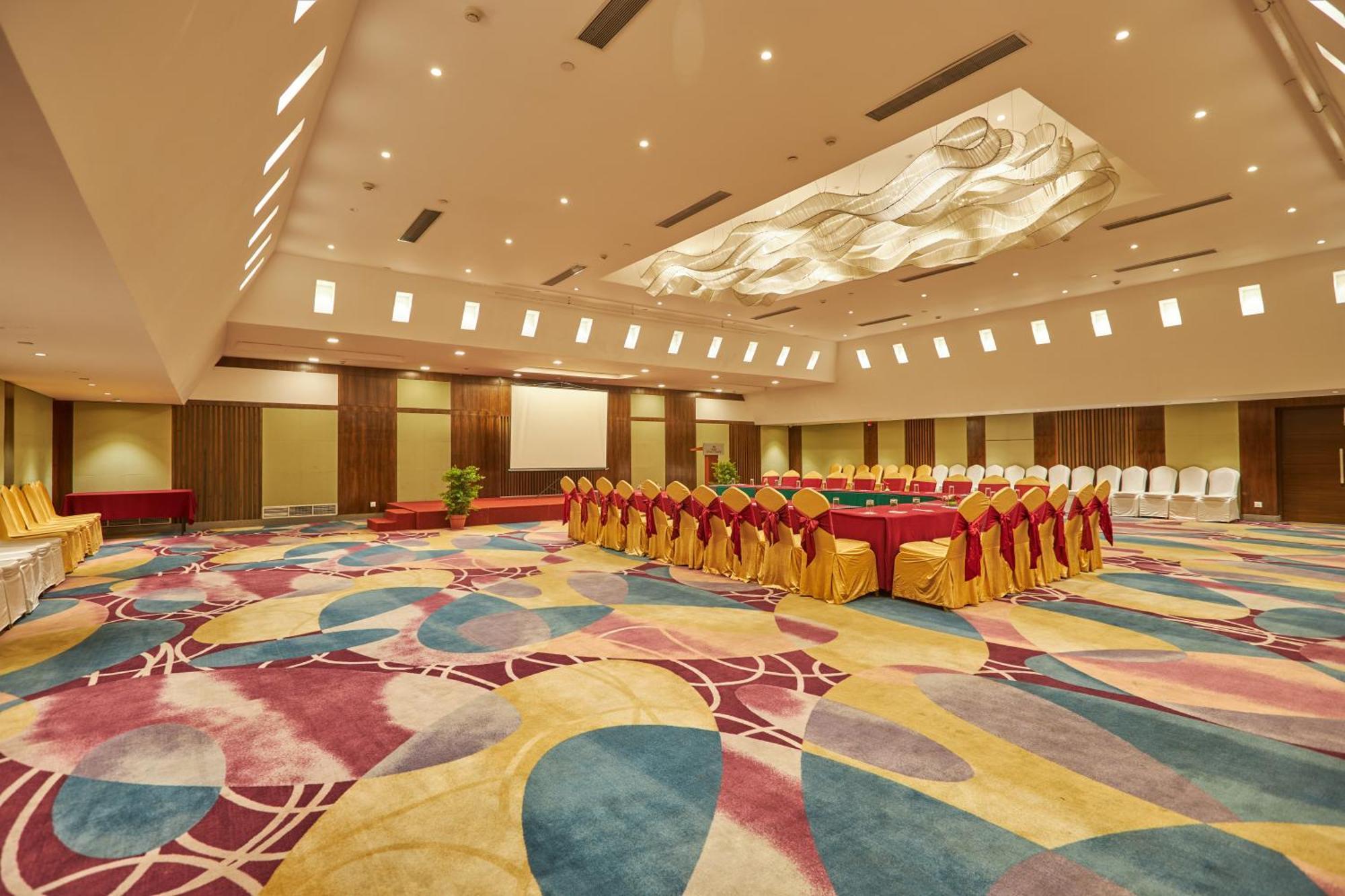 Hotel Crowne Imperial Kathmandu Bagian luar foto