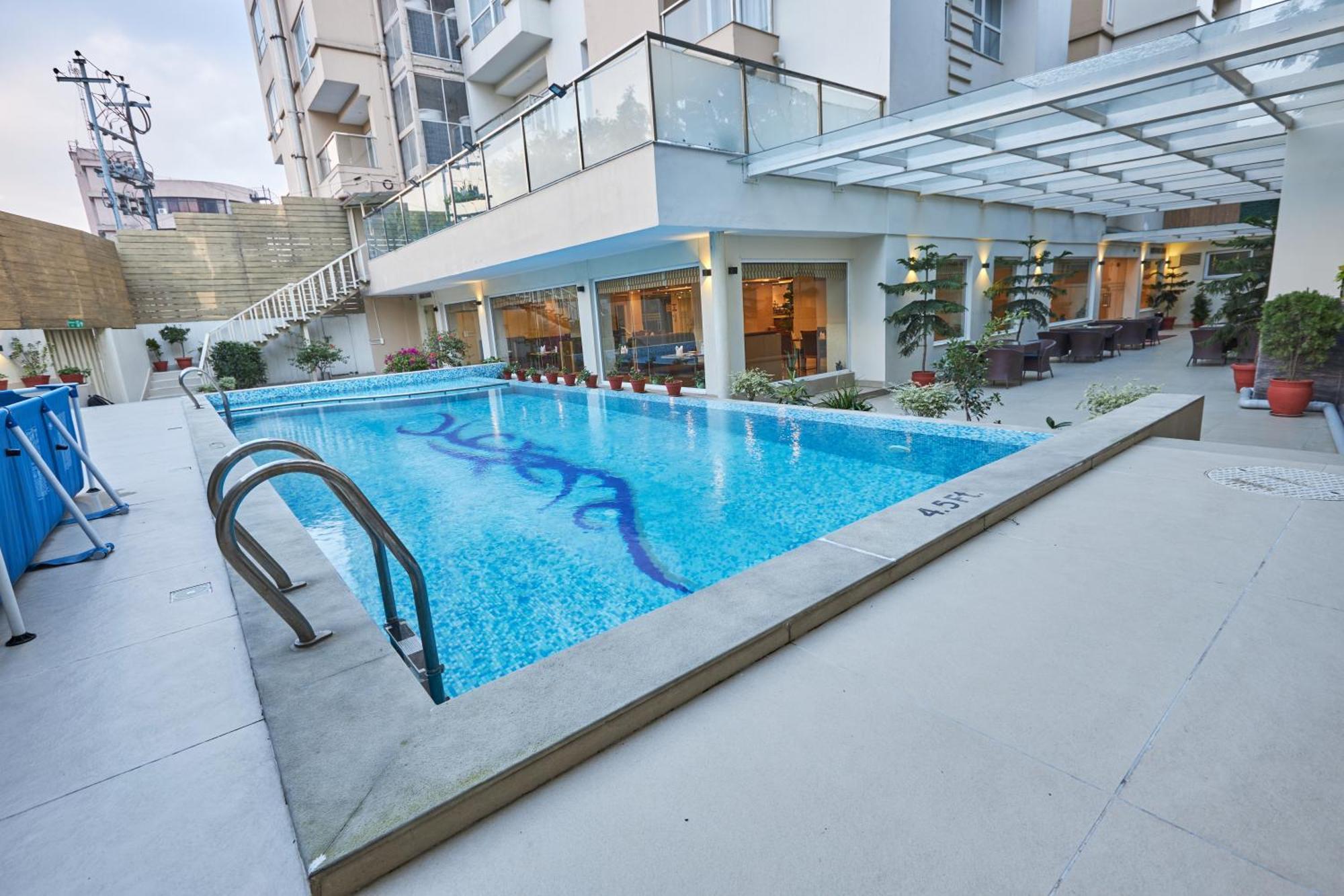 Hotel Crowne Imperial Kathmandu Bagian luar foto