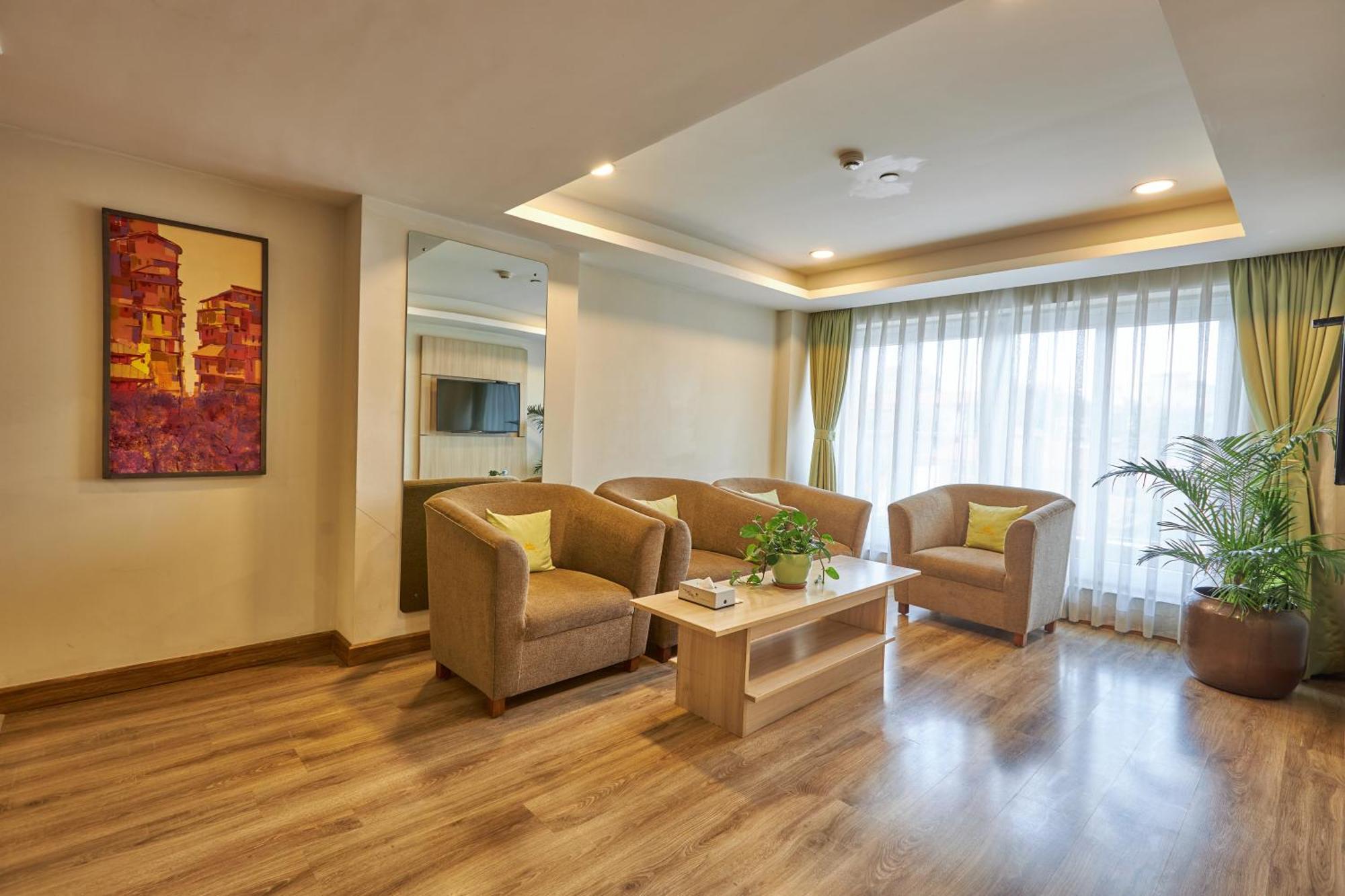Hotel Crowne Imperial Kathmandu Bagian luar foto