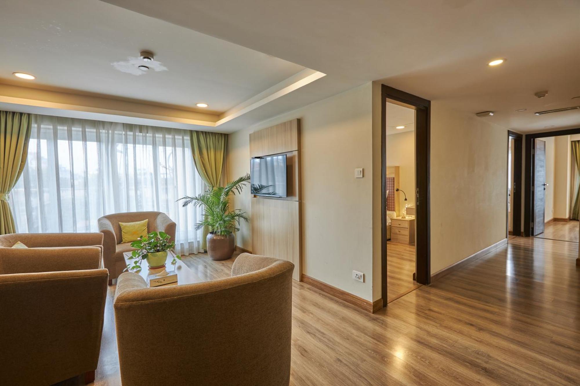 Hotel Crowne Imperial Kathmandu Bagian luar foto