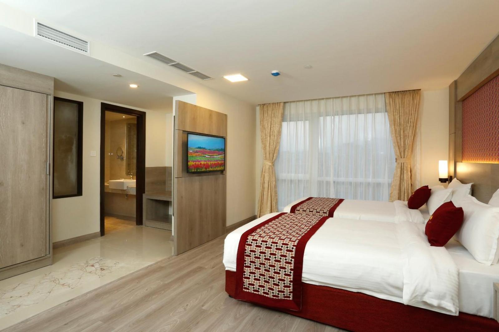 Hotel Crowne Imperial Kathmandu Bagian luar foto