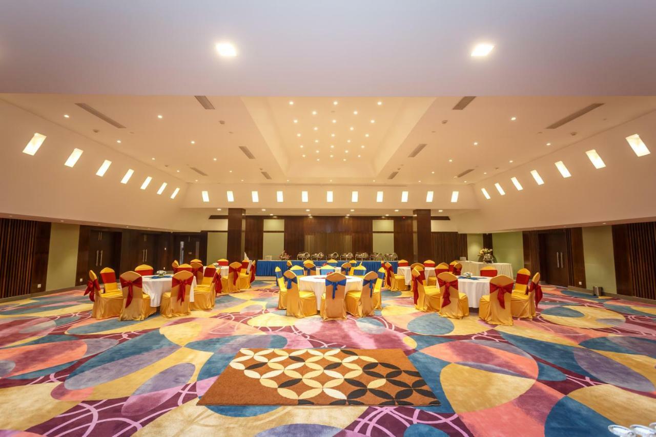 Hotel Crowne Imperial Kathmandu Bagian luar foto