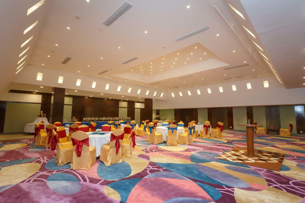 Hotel Crowne Imperial Kathmandu Bagian luar foto